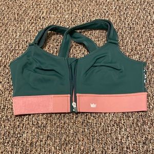 HEFIT Flex sports bra in a 1Luxe sizing with cute peek-a-boo pattern